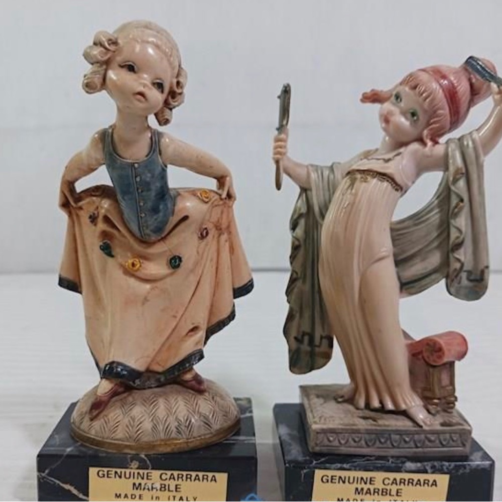 Figurine. Collectible numbered. Fontanini Depose Resin figures. Italy.
